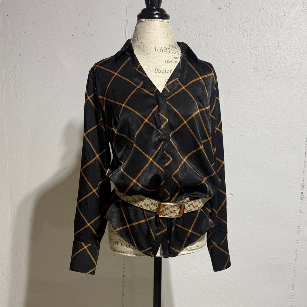 🛍️Worthington Black and Gold Blouse.